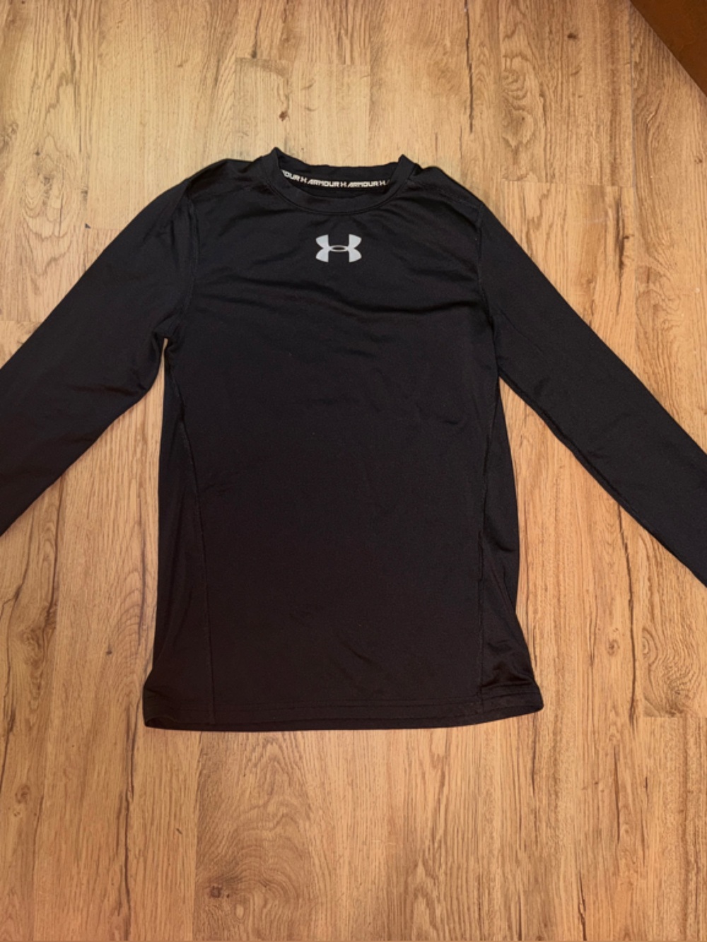 Under Armour Boy’s Fitted Black Long-Sleeve Performance Top Size Youth Large